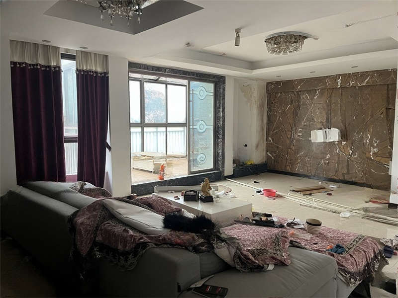 佳兆業(yè)水岸新都法拍房76、77棟404號房屋及室內物品