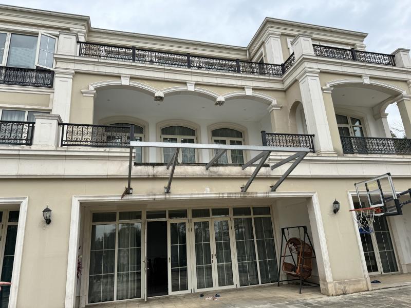 綠城高爾夫小鎮(zhèn)（龍湖高爾夫山莊）法拍房（一期四組團(tuán)）19#棟101、102室（別墅）