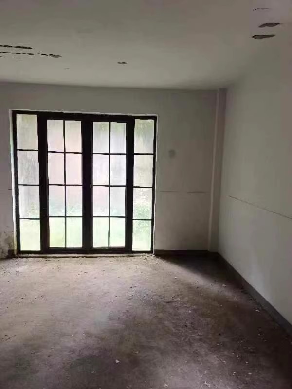 融科檀香山法拍房12棟101號(hào)房屋及2個(gè)車位（車位號(hào)108、109）和地下室