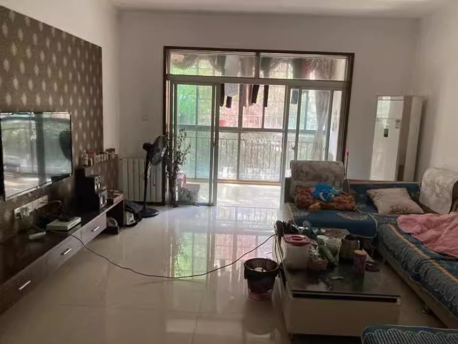 九峰小區(qū)法拍房一區(qū)1棟、10棟208房產(chǎn)及室內(nèi)物品