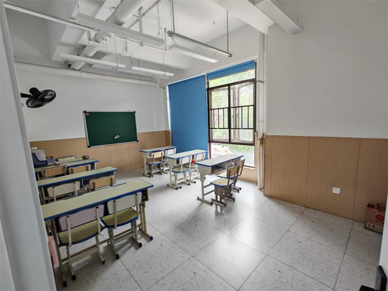 （年租金64000，14年回本）中航城法拍房2-20棟-215號商業(yè)房產(chǎn)